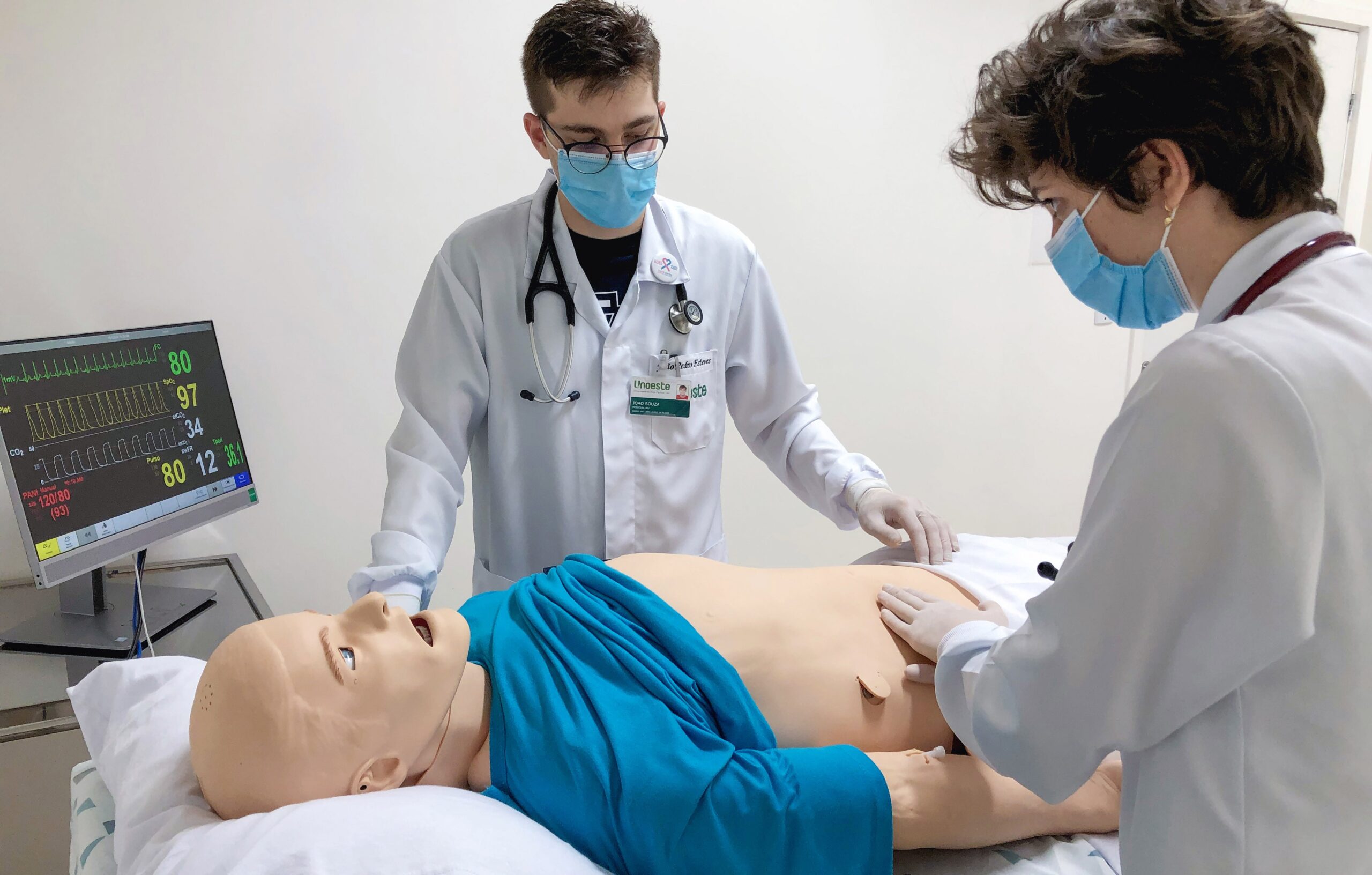 Mensalidade de medicina de R$ 15 mil: ministro quer regulação contra abusos | Educação